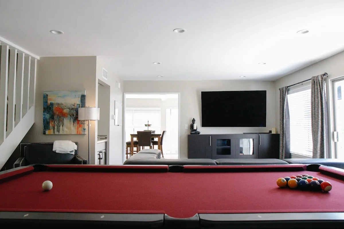 Amenities at Santaana sober living home — furniture